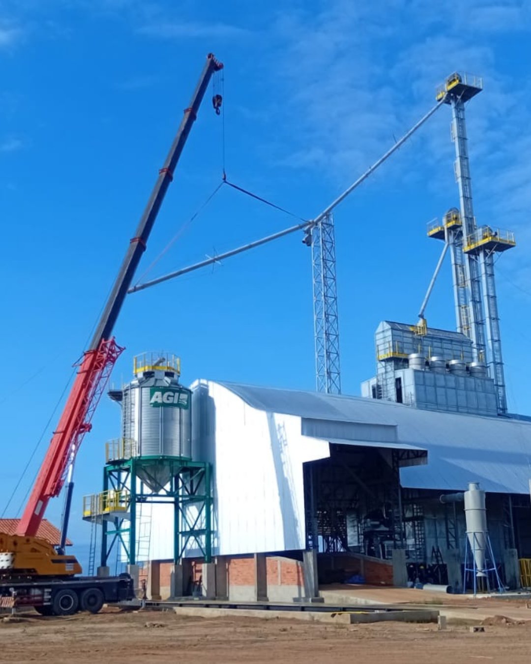 Montagem de silos e correia transportadora