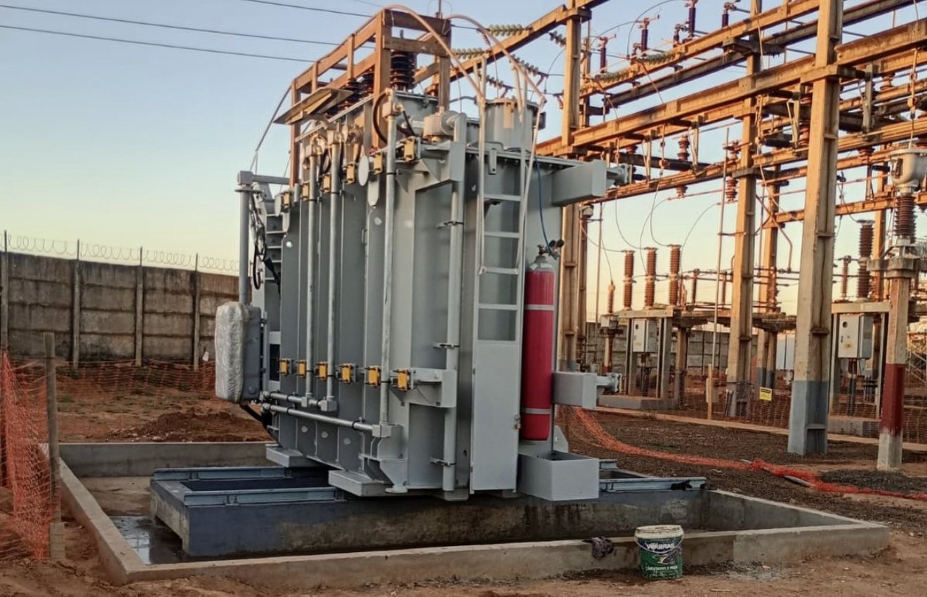 Transformador posicionado na base