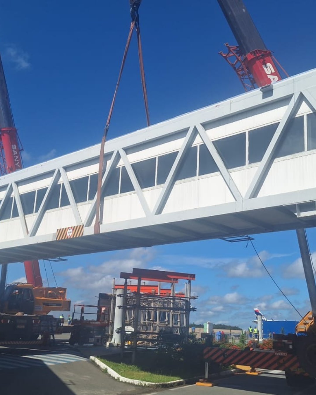 Viaduto rodoviário · vigas metálicas