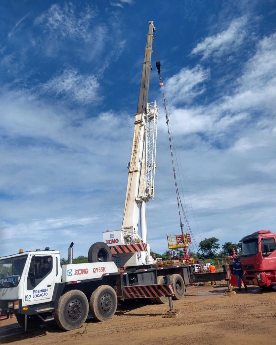 Guindaste XCMG em operação industrial