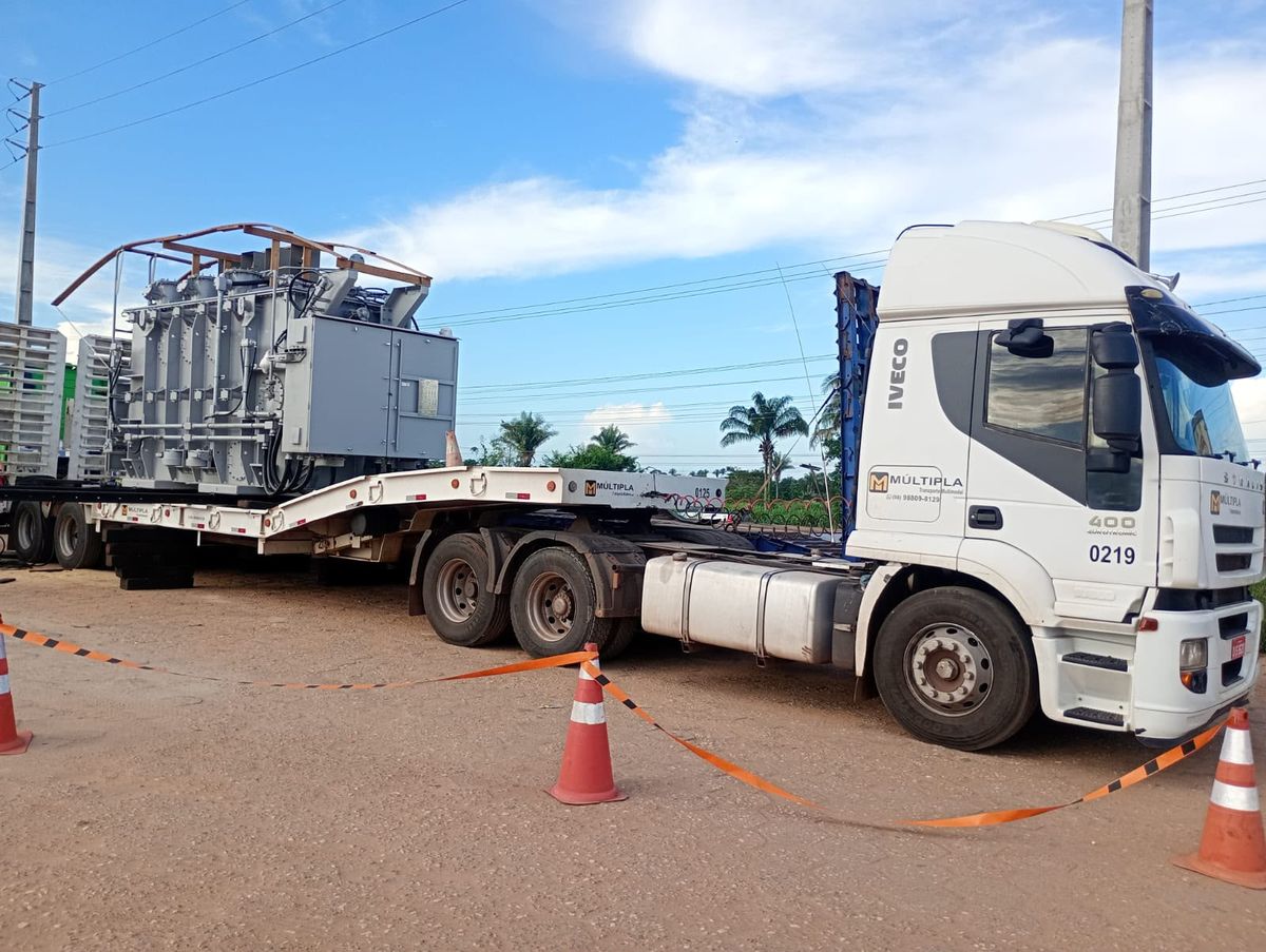 Transformador em carreta prancha
